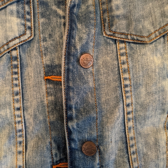 Cute Distressed Wash Jean Jacket - Picture 3 of 4
